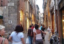 CENTRI COMMERCIALI NATURALI RISORSA CRUCIALE, REGIONE AUMENTI I FONDI PER LE IMPRESE COINVOLTE