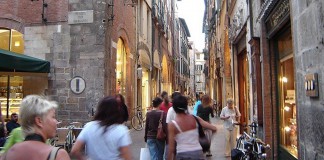 CENTRI COMMERCIALI NATURALI RISORSA CRUCIALE, REGIONE AUMENTI I FONDI PER LE IMPRESE COINVOLTE