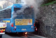 AUTOBUS VANNO A FUOCO E PD-ROSSI CONTINUA A MALGOVERNARE IL TPL