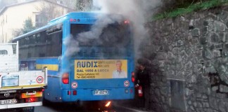 AUTOBUS VANNO A FUOCO E PD-ROSSI CONTINUA A MALGOVERNARE IL TPL