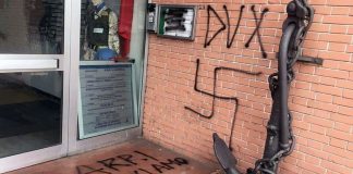 Svastiche, scritte e minacce a Prato. Il M5S: “Valori di democrazia, libertà e antifascismo non indietreggeranno”