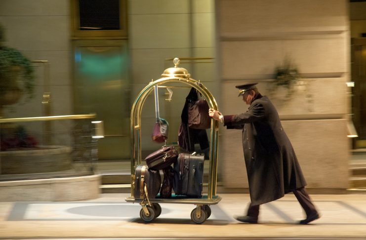 Stipendi in arretrato, 25 lavoratori in sciopero. Galletti (M5S): “Siamo al loro fianco”