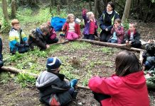 Asilo nel bosco, Galletti (M5S): “Realtà ampiamente diffusa nel nord europa, i bimbi siano a contatto con l’esterno e con materiali naturali”