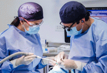 Campagna vaccinazione sanitari, Galletti (M5S): “Dentisti siano inclusi nelle categorie ad alto rischio”