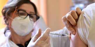 Galletti (M5S): “L’efficacia dei vaccini inizia a declinare: lo avevamo previsto, ma il PD ha ignorato le nostre proposte” Vaccino Covid