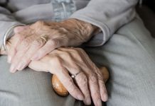 Careggi, Paziente 87enne con problemi di deambulazione dimessa alle 3 di notte e scaricata da sola a casa sul divano. Interrogazione regionale del Movimento 5 Stelle