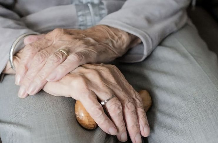 Careggi, Paziente 87enne con problemi di deambulazione dimessa alle 3 di notte e scaricata da sola a casa sul divano. Interrogazione regionale del Movimento 5 Stelle