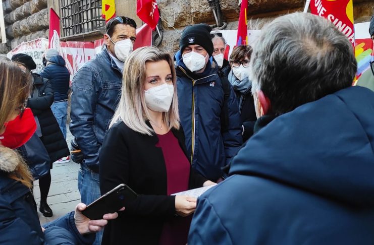 Crisi aziendali, Galletti (M5S) “Dialogo permanente con le Camere di Commercio e investimenti in componenti di microelettronica per rilanciare le imprese toscane”