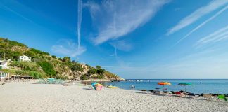 Spiaggia di Sant’Andrea, Galletti (M5S): “Presentata una mozione in Regione per chiedere un’alternativa alla barriera sommersa”